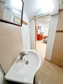 יחידת אירוח קומפלט מתאימה לחמישה אנשים+ כל מה שצריך יש זה 50 מר מתחת לבית - Image 2