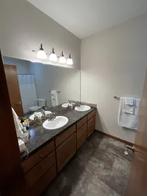 Duplex with A/C on quiet street close to dining, shopping, hospitals & mountains - Image 2