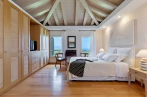 Stylish 6 en-suite bedroom Villa overlooking the Sea - 7km from Corfu town - Image 4