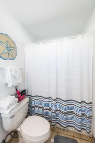 PRIVATE POOL! Heated pool. Sunset Views, Boat Parking, Clean & Tidy! Pets ok - Image 2