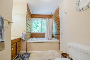 Spacious pet friendly waterfront house with patio & grill - Image 3