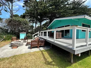 Secluded Ocean View Mid-Century Modern Retreat - Image 5