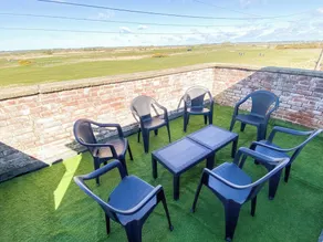 3 bedroom accommodation in Felixstowe Ferry - Image 3
