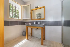 Malsac is a spacious holiday home with large garden and private swimming pool - Image 4