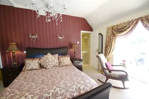 Wow 4 Bed detached house Lake Views, enviable location with Wifi, Log Burner - Image 3