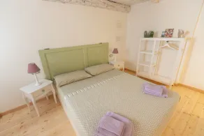 Romantic and cuddly double room with fireplace-library and giant shower. - Image 5