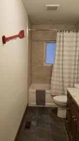 Cabaña recién construida de 4 dormitorios / 3 baños frente al lago en un entorno privado - Image 2