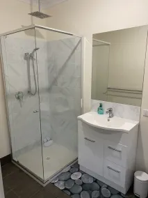 Studio apartment in the heart of town - Image 2