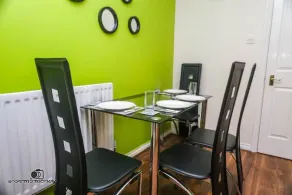 House 10min to City Centre Sleeps 4 Parking - Image 5