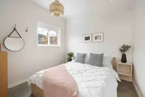 2 bed Fantastic Inglewood guesthouse w parking - Image 5