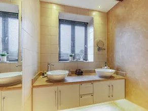 2 bedroom accommodation in Faversham - Image 3
