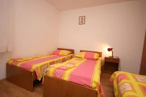 2-Zimmer-Ferienwohnung am Strand Slatine (Ciovo) (A-9709-a) - Image 4