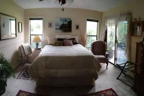 Charming Lakefront Studio w/Lanai & Dock in Lakeview Village - Image 5