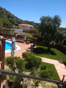 Smuk lejlighed i en villa med pool og have - Image 2