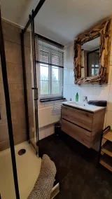 Nice apartment with beautiful lake view and large garden - Image 2