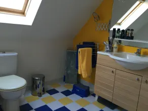 Strandhus med opvarmet pool, strande og butikker til fods. - Image 5
