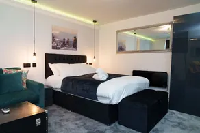 Modern Studio Apartment near Leeds City Centre  - sleep 3 people - Image 5