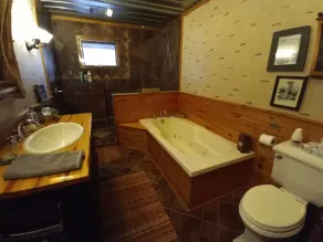 Getaway Cabin on the Rock River, enjoy kayaking, canoeing and fishing - Image 2