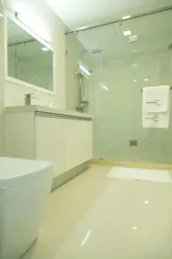 Apartment with roof top pool - Image 4