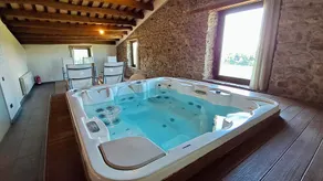 Luxurious three floors holiday home with huge garden, swimming pool and jacuzzi - Image 3
