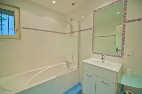 Großes Landhaus voll mit Pool renoviert - Image 3