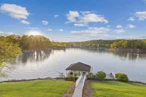 Boone Lake Haven with kayaks - Image 2