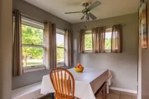 Carefree Lakefront Cottage/ 11 mins to skiing - Image 5