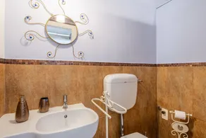Villa 'Villetta Tiziana' con terraza privada, Wi-Fi y aire acondicionado - Image 5