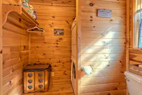 Upscale cabin in the north Ga. mountains on a peaceful pond. Pet friendly ! - Image 4