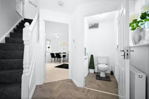 House - Sleeps 6, Garden & Free Parking - Image 2