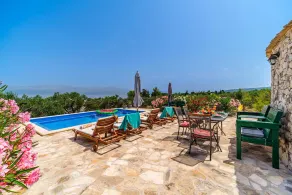 Authentic Island Bunja House with pool - Image 5