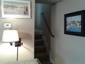 Cozy home w/fenced in yard-Dog Friendly with Pet fee. 2 block walk to downtown! - Image 3