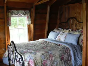 Charming 100-Year-Old Lake House on Pristine Mountain Lake -Your Perfect Retreat - Image 3
