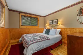 MUST SEE! 4.5 acre, 5 cabins, sleeps up to 20! - Image 4