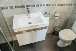 Beautiful 3 bedroom/2 bathroom bungalow with fantastic views! - Image 3