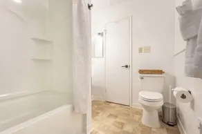 Coastal 2-Story Retreat Near SoFi & LAX - Image 4