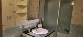 3BEDROOM APART WITH PARKING - Image 2