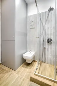 Stylish, Sunny New 2 Bedroom, Prime Central Athens - Image 4
