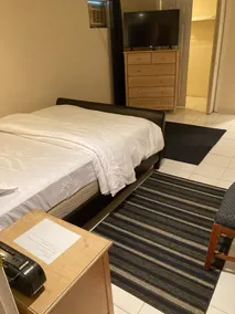 One bedroom walk down with private entrance   ,ten minutes from JFK  Airport. - Image 4