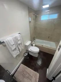2Bd / 1Ba avec parking, terrasse, proche commerces et jetée. WiFi et TV directe - Image 3