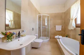 The Olives Holiday Home - Image 4