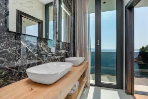 Seafront Villa Nina with 5 en-suite bedrooms - Image 5