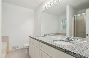 HOME WITH STUNNING VIEWING - Image 4