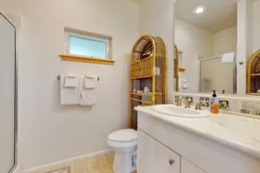 Stunning 2 level waterfront home with firepit, WiFi, views, and pool table - Image 4