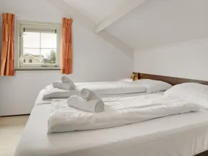 Spacious Holiday Home With Jetty - Image 5