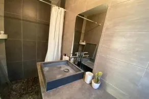 Maison avec une vue sur toute la ville - Image 3
