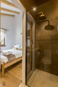 vila posjeduje jacuzzi, saunu s tušem, grijani bazen ..... - Image 3