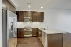 5 Star Luxury King Suite Apartment With Downtown View - Image 3