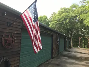Hunter Style Lodge located on a bass Mecca lake with country views. - Image 5