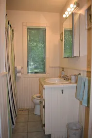 Charming house walking distance from beautiful Kenney’s Beach - Image 3